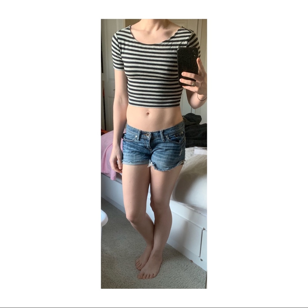 Striped Crop Top - Picture 2 of 3
